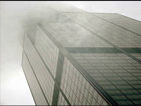塔在雾中视频素材