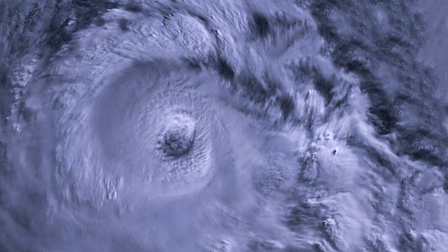 海面上有閃電的颶風風暴。,衛星視圖。視頻素材