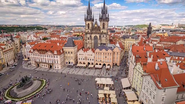 布拉格城市天际线在布拉格老城广场，捷克共和国，4K时间流逝视频下载