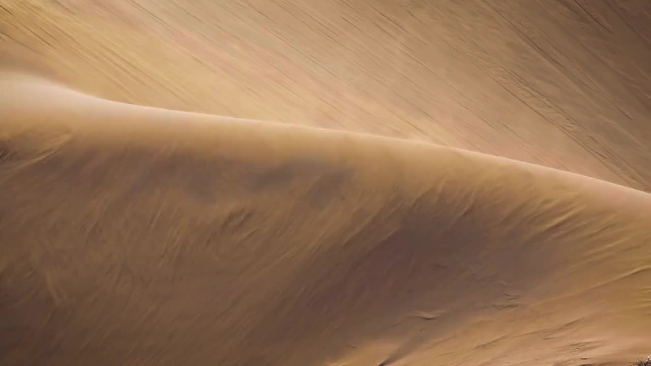 沙子吹過沙丘，慢動作視頻素材