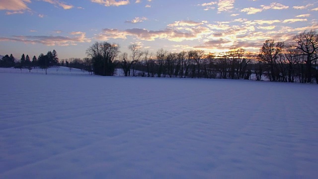 无人机日落在雪野视频下载