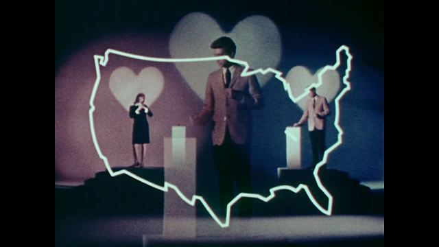1967年，男人和女人站在巨大的心形和动画地图前，背景播放着一首关于不使用邮政编码发送情书的歌曲视频下载