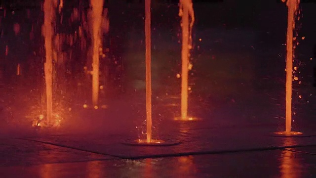 彩色小喷泉夜景慢镜头视频下载