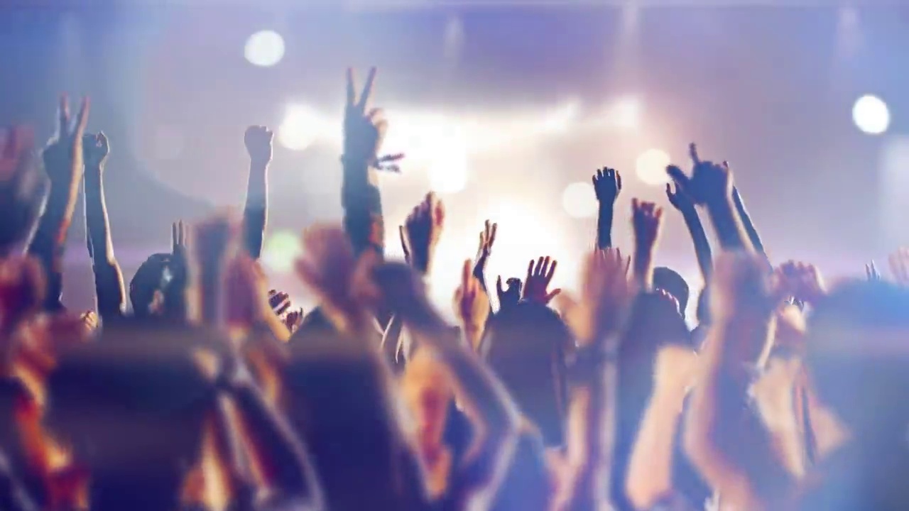 一群人在音乐会上聚会，跳舞的慢镜头视频下载