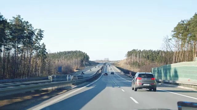 在高速公路上开车视频下载