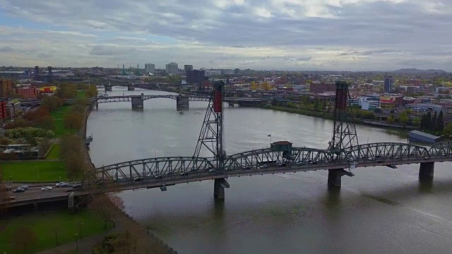 波特兰霍桑大桥鸟瞰图视频素材