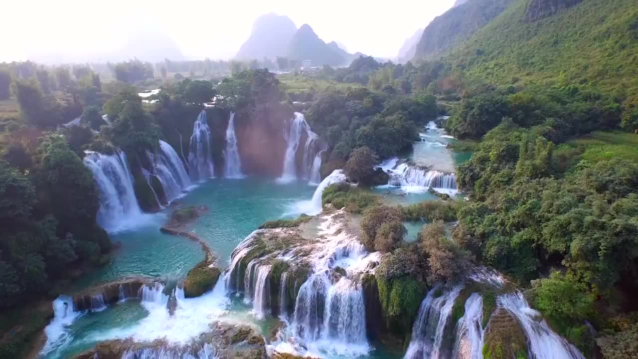 鸟瞰图Bangioc瀑布在曹邦省，越南视频购买