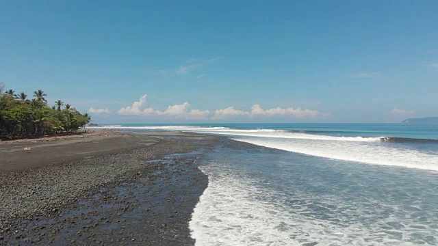 在哥斯达黎加冲浪视频素材
