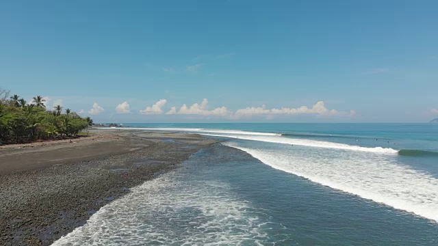 在哥斯达黎加冲浪视频素材