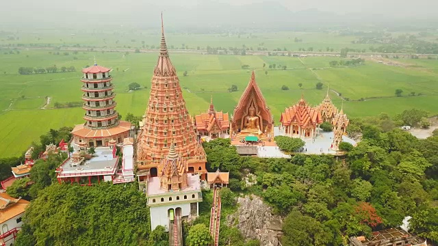 鸟瞰图Wat Tham Sua，北碧府，泰国视频素材