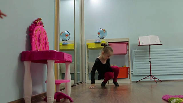 跳芭蕾舞的小女孩视频下载