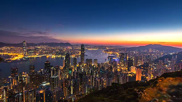 4K，拍攝維多利亞港清晨日出時的香港城市景觀視頻素材