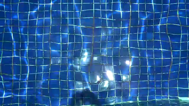 蓝色的游泳池表面。视频素材