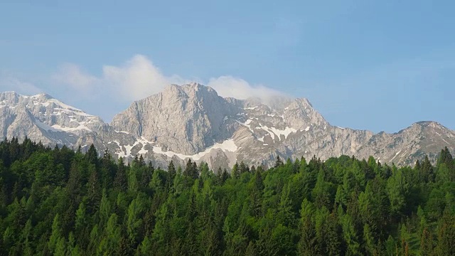 欧罗比阿尔卑斯山的风景。Valcanale区域。意大利阿尔卑斯山视频下载