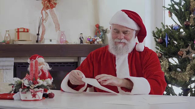 圣诞老人读圣诞信视频下载