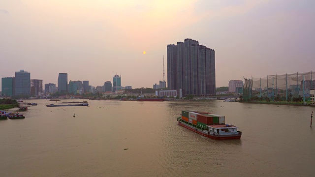4k电影胡志明天际线和西贡河的灰尘，胡志明市，越南视频下载