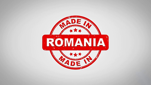 罗马尼亚制作的签名盖章文字木制邮票动画。红色墨水在干净的白纸表面背景与绿色哑光背景包括在内。视频素材
