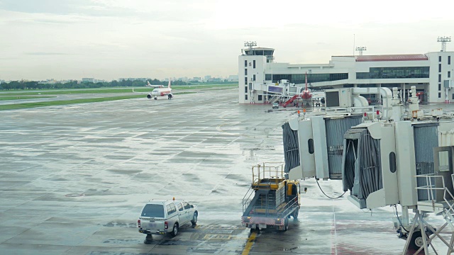 机场航站楼的飞机登机口视频素材