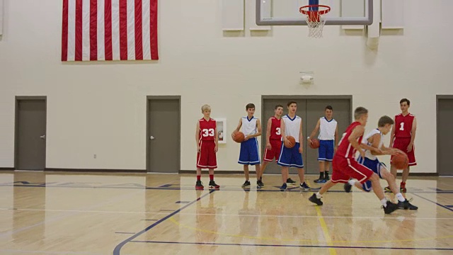 男孩篮球训练视频素材
