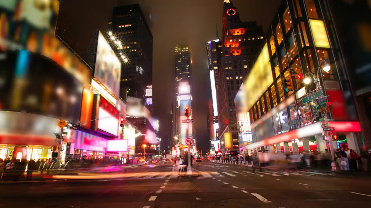 T/L, WS，时代广场夜间的交通，纽约市，美国纽约视频下载