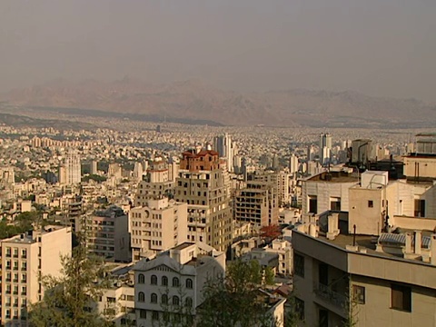 PAN城市天際線人口密集的城市蔓延/伊朗德黑蘭視頻素材