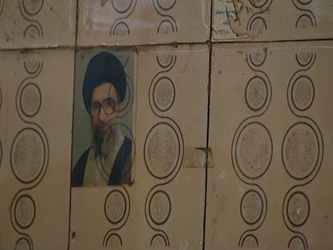 TD畫像和照片張貼在德黑蘭農產品市場的窗口，德黑蘭，伊朗視頻素材