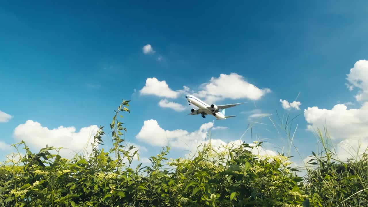 4K拍摄民航客机降落机场视频下载
