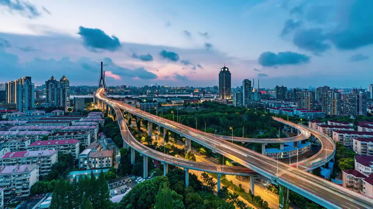 中国上海杨浦大桥日转夜延时视频素材