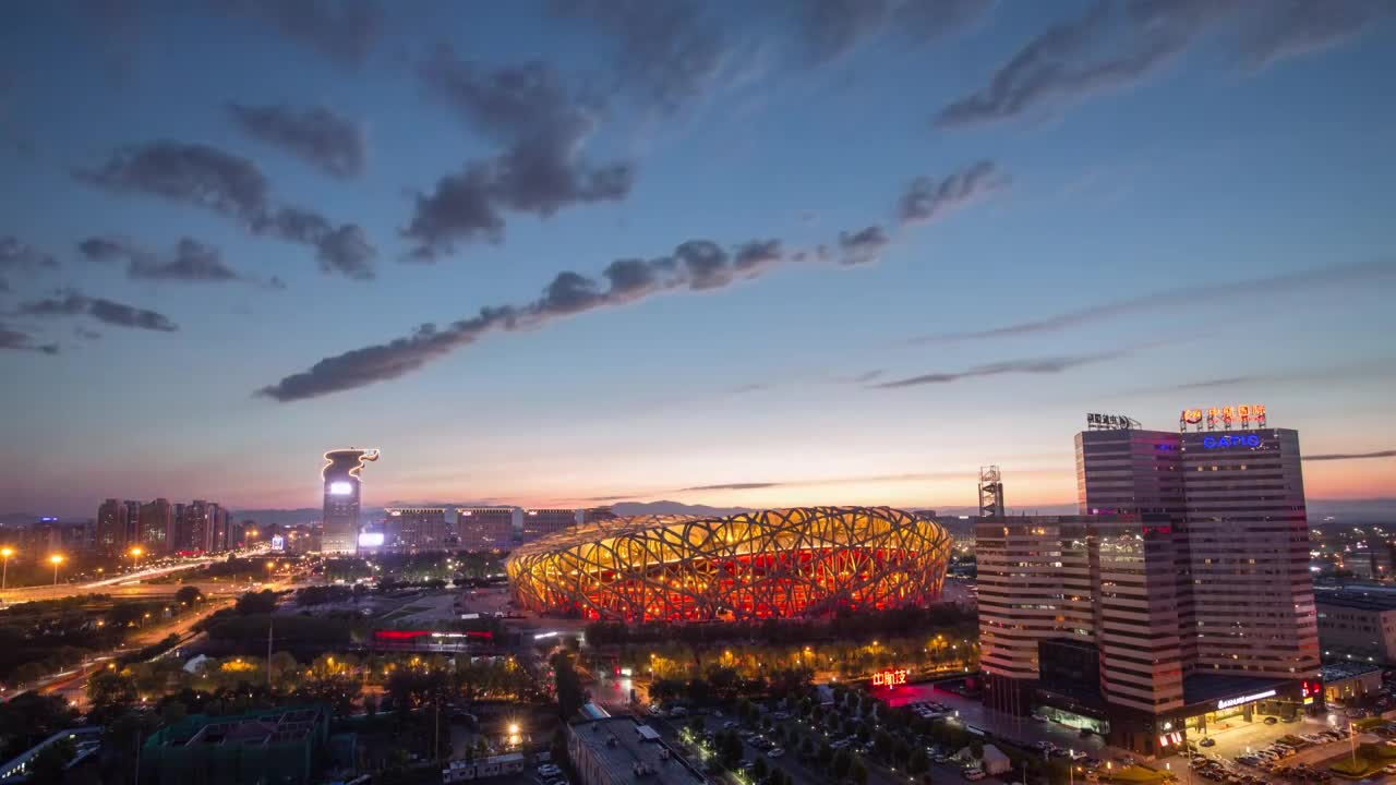 北京国家体育场鸟巢昼转夜延时视频素材