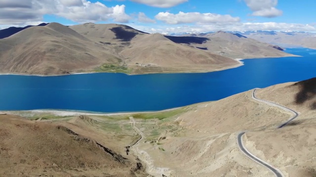 航拍西藏羊湖（羊卓雍措）视频素材