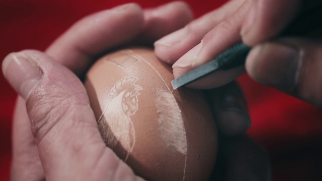 雕刻鸡蛋视频素材