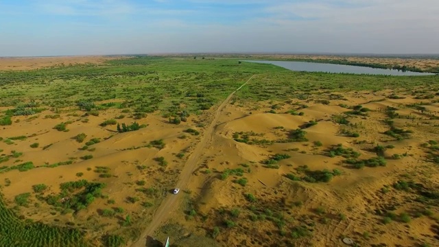 中国内蒙古库布齐沙漠绿洲航拍视频素材