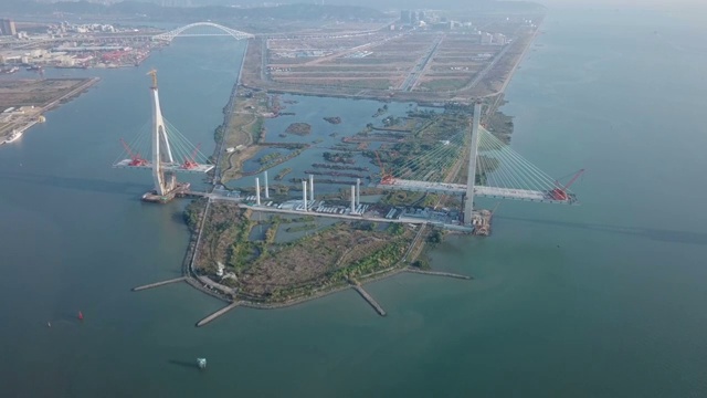 航拍建设中我洪鹤大桥视频素材