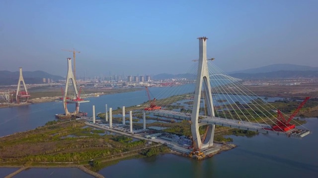 航拍建设中我洪鹤大桥视频素材