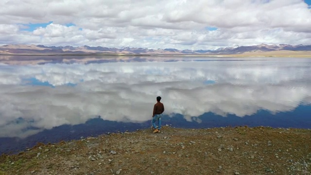 西藏 阿里 盐湖 倒影 大北线 中北线 无人区 日喀则视频素材
