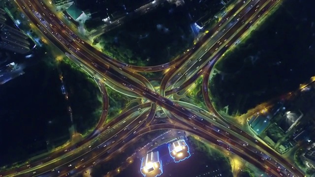 航拍视角下的上海延安路高架桥俯拍夜景4K高清视频视频下载