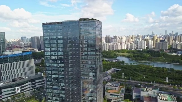 航拍视角下的上海静安大宁广场公园商圈4K高清视频视频素材