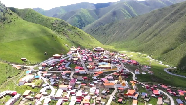 藏区风光 色达年龙寺延时航拍视频素材