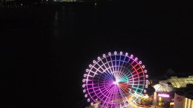 青岛海滨风光摩天轮夜景航拍4K视频视频素材