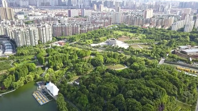 航拍视角下的上海静安大宁广场公园商圈4K高清视频视频下载