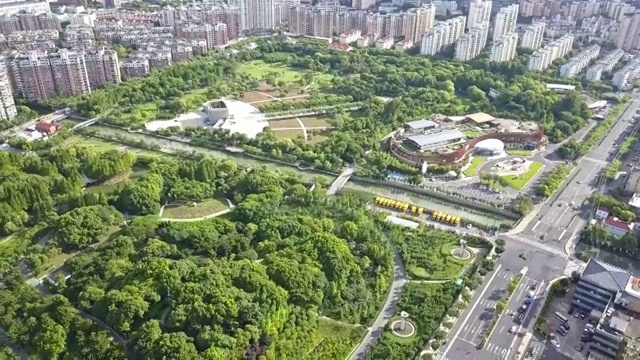 航拍视角下的上海静安大宁广场公园商圈4K高清视频视频下载