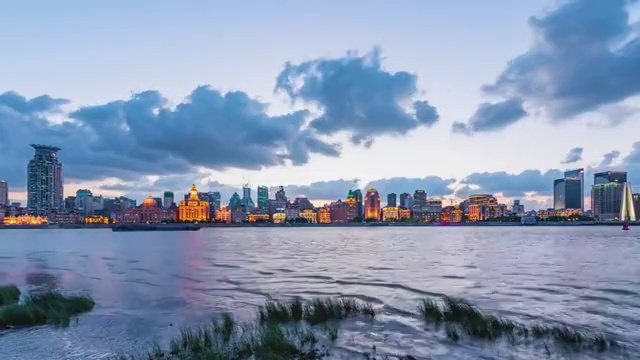 晴朗天气下的上海陆家嘴外滩日落夜景4K高清视频视频素材