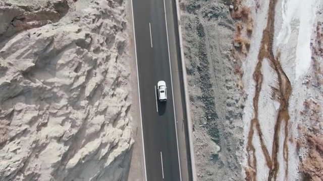 航拍中国新疆峡谷中的公路视频素材