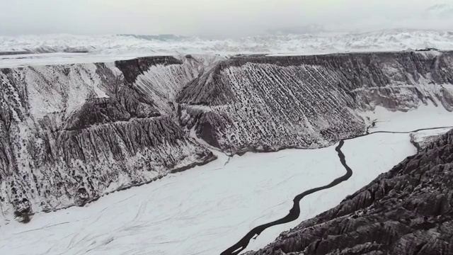 航拍中国新疆冬季的安集海大峡谷视频素材