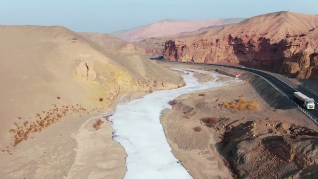 航拍中国新疆峡谷中的公路视频素材