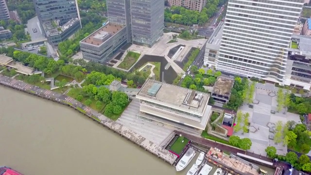 航拍视角下的上海JW万豪侯爵酒店4K高清视频视频素材