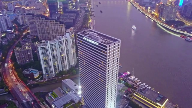航拍视角下的上海JW万豪侯爵酒店夜景4K高清视频视频素材