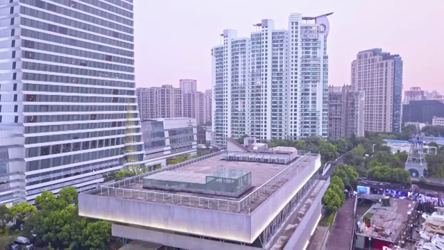 航拍视角下的上海艺仓美术馆4K高清视频视频素材
