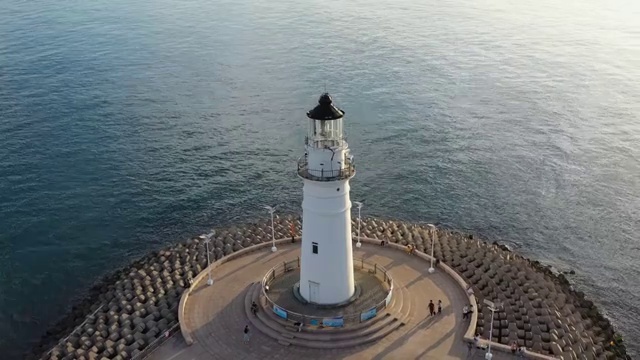 青岛奥帆中心的白色灯塔视频素材