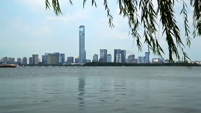 晴朗天气下的江苏省苏州市金鸡湖东方之门九龙仓4K高清视频视频素材